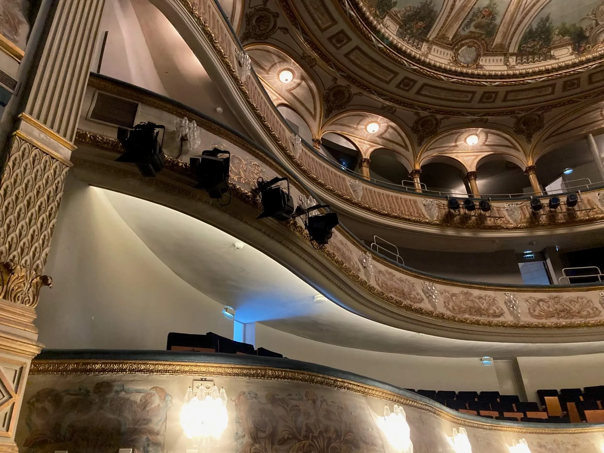 Les balcons du grand théatre de Dijon